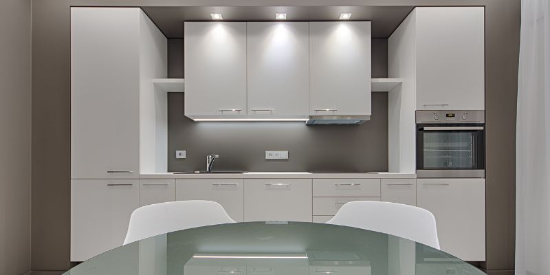 Khám phá 20+ mẫu tủ bếp nhôm kính sang trọng với thiết kế 3D 10 Tủ bếp nhôm kính màu trắng sữa hiện đại