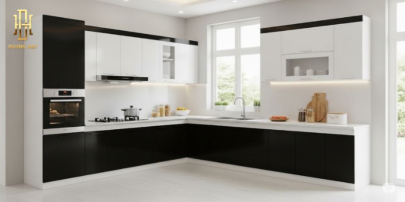 Top mẫu tủ bếp MDF phủ Melamine đẹp nhất năm 2025 10 Tủ bếp hai tông màu đối lập đen – trắng