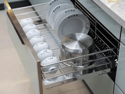 Giá xoong nồi thông minh giúp sắp xếp gọn gàng, dễ lấy và tối ưu không gian bếp, mang đến sự tiện nghi và ngăn nắp cho căn bếp hiện đại.