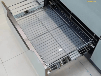 Giá xoong nồi thông minh giúp sắp xếp gọn gàng, dễ lấy và tối ưu không gian bếp, mang đến sự tiện nghi và ngăn nắp cho căn bếp hiện đại.